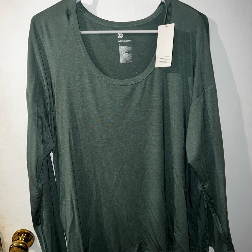 All in Motion Green Long Sleeve Relaxed Blouse